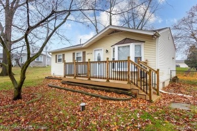 Fantastic Move-In-Ready Ranch Style Bungalow Home.  Many on Twin Beach Country Club in Michigan - for sale on GolfHomes.com, golf home, golf lot