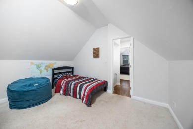 Beautifully Updated Single Family Home directly on the border of on Edgebrook Golf Course in Illinois - for sale on GolfHomes.com, golf home, golf lot