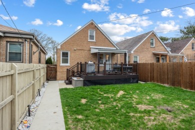Beautifully Updated Single Family Home directly on the border of on Edgebrook Golf Course in Illinois - for sale on GolfHomes.com, golf home, golf lot