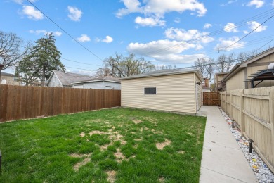Beautifully Updated Single Family Home directly on the border of on Edgebrook Golf Course in Illinois - for sale on GolfHomes.com, golf home, golf lot