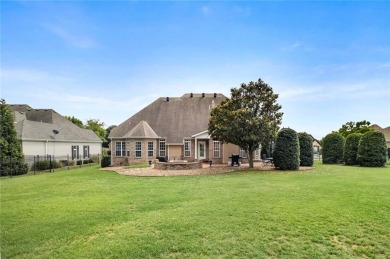 Charming  updated 4BR home on a spacious, flat 0.51-acre lot in on Pinnacle Country Club in Arkansas - for sale on GolfHomes.com, golf home, golf lot