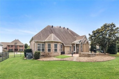 Charming  updated 4BR home on a spacious, flat 0.51-acre lot in on Pinnacle Country Club in Arkansas - for sale on GolfHomes.com, golf home, golf lot