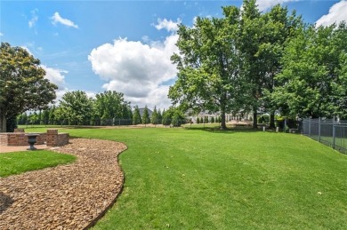 Charming  updated 4BR home on a spacious, flat 0.51-acre lot in on Pinnacle Country Club in Arkansas - for sale on GolfHomes.com, golf home, golf lot