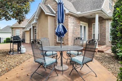 Charming  updated 4BR home on a spacious, flat 0.51-acre lot in on Pinnacle Country Club in Arkansas - for sale on GolfHomes.com, golf home, golf lot