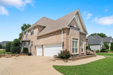 Charming  updated 4BR home on a spacious, flat 0.51-acre lot in on Pinnacle Country Club in Arkansas - for sale on GolfHomes.com, golf home, golf lot