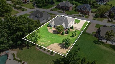 Charming  updated 4BR home on a spacious, flat 0.51-acre lot in on Pinnacle Country Club in Arkansas - for sale on GolfHomes.com, golf home, golf lot
