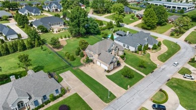 Charming  updated 4BR home on a spacious, flat 0.51-acre lot in on Pinnacle Country Club in Arkansas - for sale on GolfHomes.com, golf home, golf lot