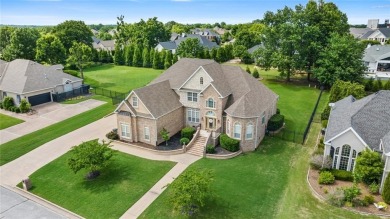 Charming  updated 4BR home on a spacious, flat 0.51-acre lot in on Pinnacle Country Club in Arkansas - for sale on GolfHomes.com, golf home, golf lot