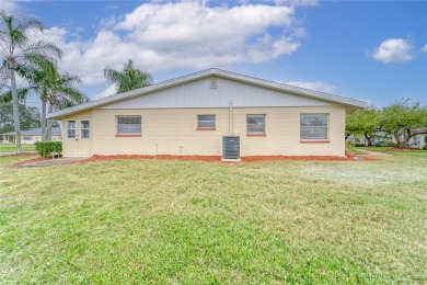 BRING ALL OFFERS! This 2 bedroom, 2 bathroom Kings Point Mansard on Kings Point Executive Golf Course in Florida - for sale on GolfHomes.com, golf home, golf lot