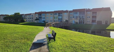 Turnkey, Just Painted 2 bed 2 bath 2 walk-ins double pantry 2 on Sunrise Lakes Phase IV Golf Course in Florida - for sale on GolfHomes.com, golf home, golf lot