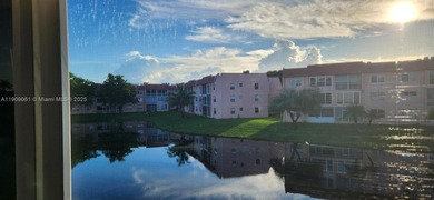 Turnkey, Just Painted 2 bed 2 bath 2 walk-ins double pantry 2 on Sunrise Lakes Phase IV Golf Course in Florida - for sale on GolfHomes.com, golf home, golf lot