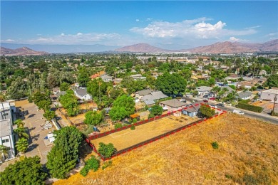 Don't miss this beautifully updated 4-bedroom, 2-bath home with on Fairmount Park Golf Course in California - for sale on GolfHomes.com, golf home, golf lot