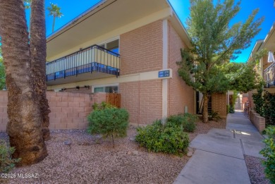 Convenient living right in the heart of Tucson! This inviting 2 on Randolph Park Golf Courses in Arizona - for sale on GolfHomes.com, golf home, golf lot