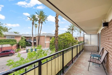 Convenient living right in the heart of Tucson! This inviting 2 on Randolph Park Golf Courses in Arizona - for sale on GolfHomes.com, golf home, golf lot