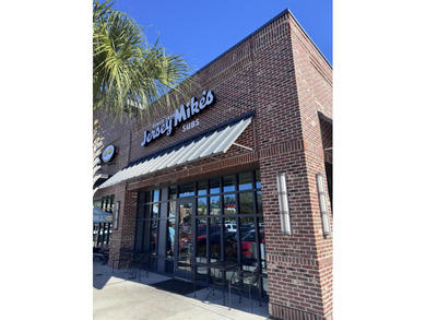 Single-level living in Grand Oaks Plantation awaits. With a on Shadowmoss Plantation Golf Club in South Carolina - for sale on GolfHomes.com, golf home, golf lot