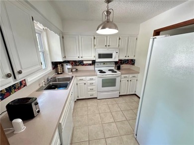This adorable townhome offers the perfect blend of comfort and on Bella Vista Country Club - Berksdale in Arkansas - for sale on GolfHomes.com, golf home, golf lot