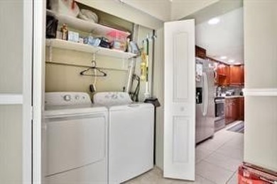 PRICED TO SELL. A SPECTACULAR 3/2.5 TOWNHOME FOR SALE AT ORIOLE on Oriole Golf and Tennis Club in Florida - for sale on GolfHomes.com, golf home, golf lot
