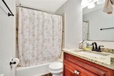 PRICED TO SELL. A SPECTACULAR 3/2.5 TOWNHOME FOR SALE AT ORIOLE on Oriole Golf and Tennis Club in Florida - for sale on GolfHomes.com, golf home, golf lot