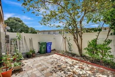 PRICED TO SELL. A SPECTACULAR 3/2.5 TOWNHOME FOR SALE AT ORIOLE on Oriole Golf and Tennis Club in Florida - for sale on GolfHomes.com, golf home, golf lot