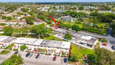PRICED TO SELL. A SPECTACULAR 3/2.5 TOWNHOME FOR SALE AT ORIOLE on Oriole Golf and Tennis Club in Florida - for sale on GolfHomes.com, golf home, golf lot