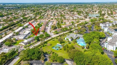 PRICED TO SELL. A SPECTACULAR 3/2.5 TOWNHOME FOR SALE AT ORIOLE on Oriole Golf and Tennis Club in Florida - for sale on GolfHomes.com, golf home, golf lot