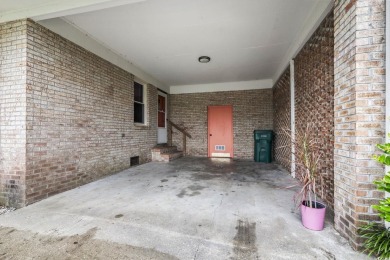 ***OPEN HOUSE Friday August 15th 12-3pm*** Welcome to 705 on Arrowhead Country Club in South Carolina - for sale on GolfHomes.com, golf home, golf lot