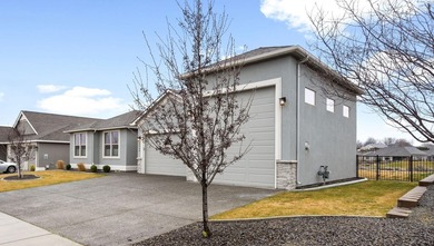 The Perfect Setup: Golf, Gear and Gourmet!  As you pull into the on Horn Rapids Golf Club in Washington - for sale on GolfHomes.com, golf home, golf lot