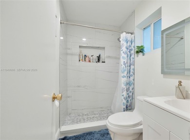 Updated 2BR/2BA home with enclosed patio and a extra  room and on Leisureville Community Association in Florida - for sale on GolfHomes.com, golf home, golf lot