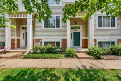 Welcome to this move-in ready 3-bedroom, 2.1-bath townhome in on Cary Country Club in Illinois - for sale on GolfHomes.com, golf home, golf lot