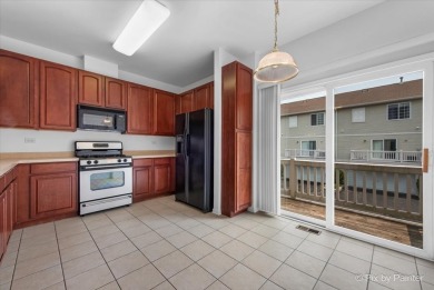 Welcome to this move-in ready 3-bedroom, 2.1-bath townhome in on Cary Country Club in Illinois - for sale on GolfHomes.com, golf home, golf lot