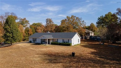 Discover your outdoor oasis in Bella Vista! This charming on Bella Vista - Metfield Golf Complex and Country Club in Arkansas - for sale on GolfHomes.com, golf home, golf lot