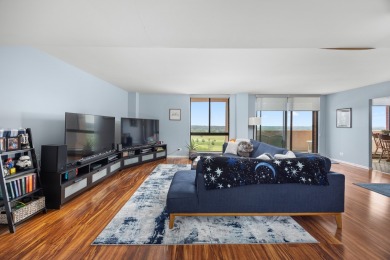 This fantastic spacious condo is a great find! This home on Maple Meadows Golf Club in Illinois - for sale on GolfHomes.com, golf home, golf lot