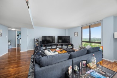 This fantastic spacious condo is a great find! This home on Maple Meadows Golf Club in Illinois - for sale on GolfHomes.com, golf home, golf lot