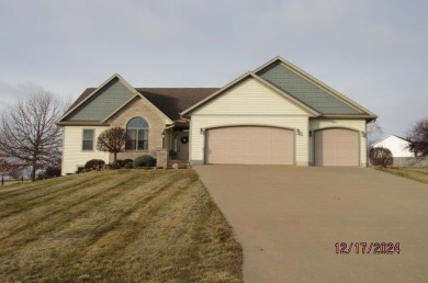 CROSSING MEADOWS ESTATE: Beautiful custom built 3 bedroom, 3 on Viroqua Hills Golf Club in Wisconsin - for sale on GolfHomes.com, golf home, golf lot