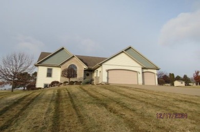 CROSSING MEADOWS ESTATE: Beautiful custom built 3 bedroom, 3 on Viroqua Hills Golf Club in Wisconsin - for sale on GolfHomes.com, golf home, golf lot