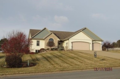 CROSSING MEADOWS ESTATE: Beautiful custom built 3 bedroom, 3 on Viroqua Hills Golf Club in Wisconsin - for sale on GolfHomes.com, golf home, golf lot