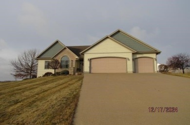 CROSSING MEADOWS ESTATE: Beautiful custom built 3 bedroom, 3 on Viroqua Hills Golf Club in Wisconsin - for sale on GolfHomes.com, golf home, golf lot