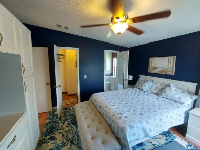 This beautiful home is loaded with upgrades. Both bathrooms have on Lakes at Leesburg Golf Course in Florida - for sale on GolfHomes.com, golf home, golf lot