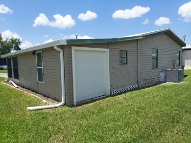 This beautiful home is loaded with upgrades. Both bathrooms have on Lakes at Leesburg Golf Course in Florida - for sale on GolfHomes.com, golf home, golf lot