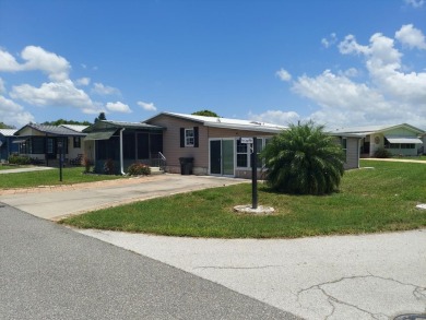 This beautiful home is loaded with upgrades. Both bathrooms have on Lakes at Leesburg Golf Course in Florida - for sale on GolfHomes.com, golf home, golf lot