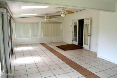 Neat and clean 3 bedroom, 2 bath home located on  the Holiday on Holiday Golf Club in Florida - for sale on GolfHomes.com, golf home, golf lot