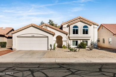 Spacious tri-level in the heart of Ahwatukee with 5 bedrooms, 3 on Ahwatukee Country Club in Arizona - for sale on GolfHomes.com, golf home, golf lot