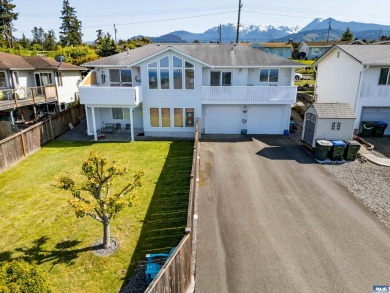 This beautifully maintained 3-bedroom, 3-bathroom residence on Peninsula Golf Club Inc. in Washington - for sale on GolfHomes.com, golf home, golf lot