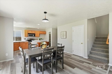 Looks brand new! Brand new roof, brand new flooring (carpet & on Ridgecrest Golf Course in Idaho - for sale on GolfHomes.com, golf home, golf lot