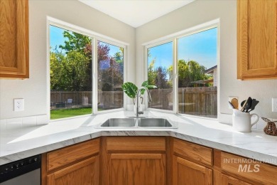 Looks brand new! Brand new roof, brand new flooring (carpet & on Ridgecrest Golf Course in Idaho - for sale on GolfHomes.com, golf home, golf lot