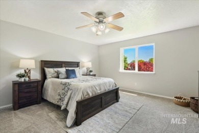 Looks brand new! Brand new roof, brand new flooring (carpet & on Ridgecrest Golf Course in Idaho - for sale on GolfHomes.com, golf home, golf lot