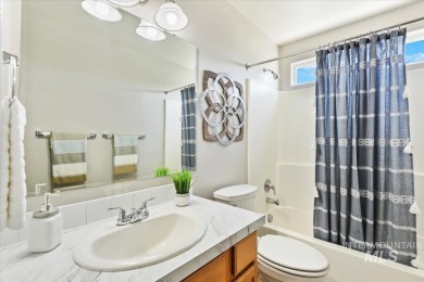 Looks brand new! Brand new roof, brand new flooring (carpet & on Ridgecrest Golf Course in Idaho - for sale on GolfHomes.com, golf home, golf lot