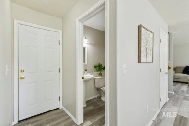 Looks brand new! Brand new roof, brand new flooring (carpet & on Ridgecrest Golf Course in Idaho - for sale on GolfHomes.com, golf home, golf lot