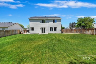 Looks brand new! Brand new roof, brand new flooring (carpet & on Ridgecrest Golf Course in Idaho - for sale on GolfHomes.com, golf home, golf lot