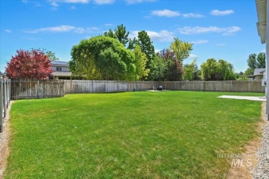 Looks brand new! Brand new roof, brand new flooring (carpet & on Ridgecrest Golf Course in Idaho - for sale on GolfHomes.com, golf home, golf lot